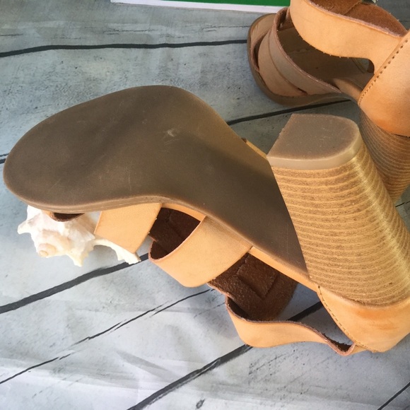 Apt 9 Leather Heels Sandals - Picture 4 of 6